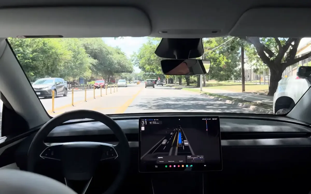 Tesla robotaxi v Texase
